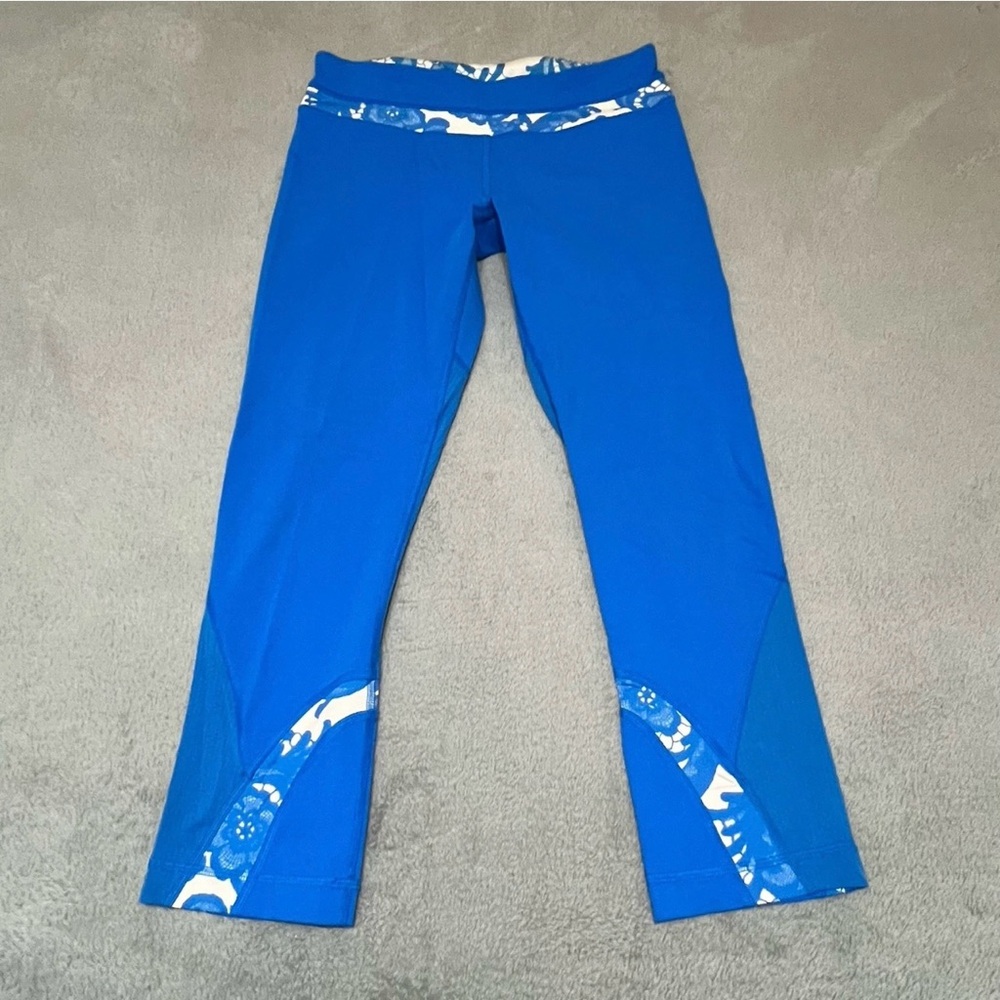Lululemon leggings women’s size 6 Blue and white